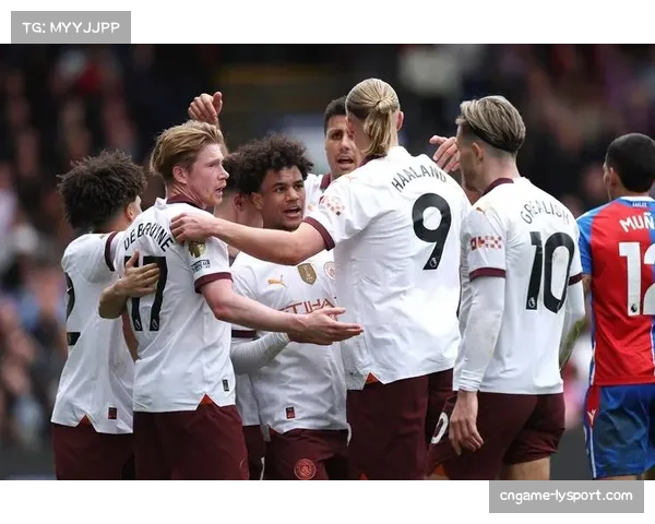 伊蒂哈德球场雨势加大，曼城vs阿森纳比赛继续进行